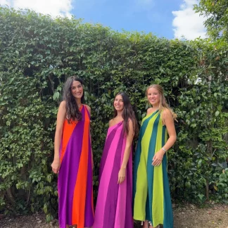 Vestido assimétrico com riscas