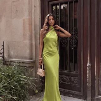 Vestido largo satinado con cuello halter Verde