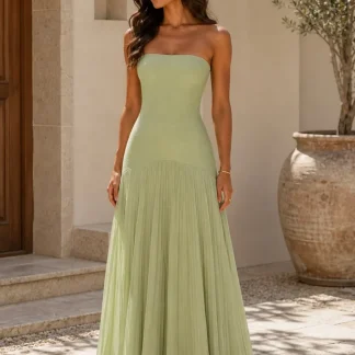 Vestido con diseño de hombros descubiertos