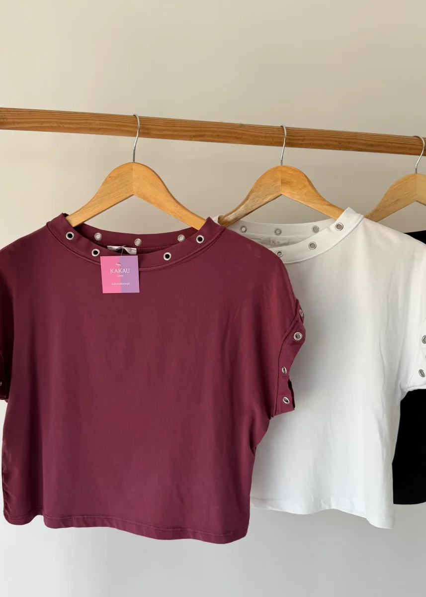 T-shirt com Tachas Abertas - Image 3