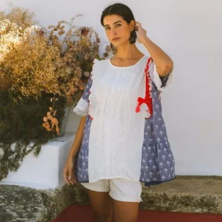 Túnica branca e azul