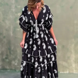 VESTIDO PRETO COM BORDADO