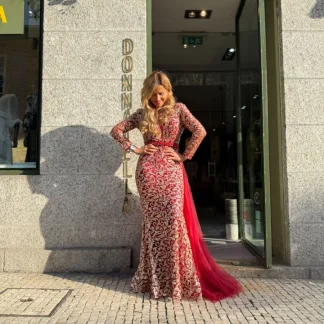 VESTIDO VERMELHO BORDADO DOURADO