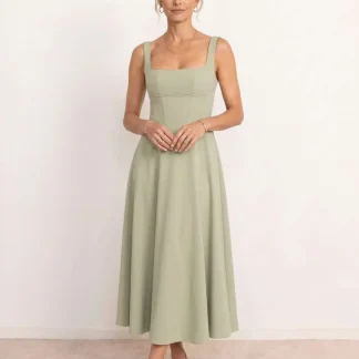 Vestido midi con escote cuadrado