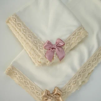 Fralda de algodão com renda
